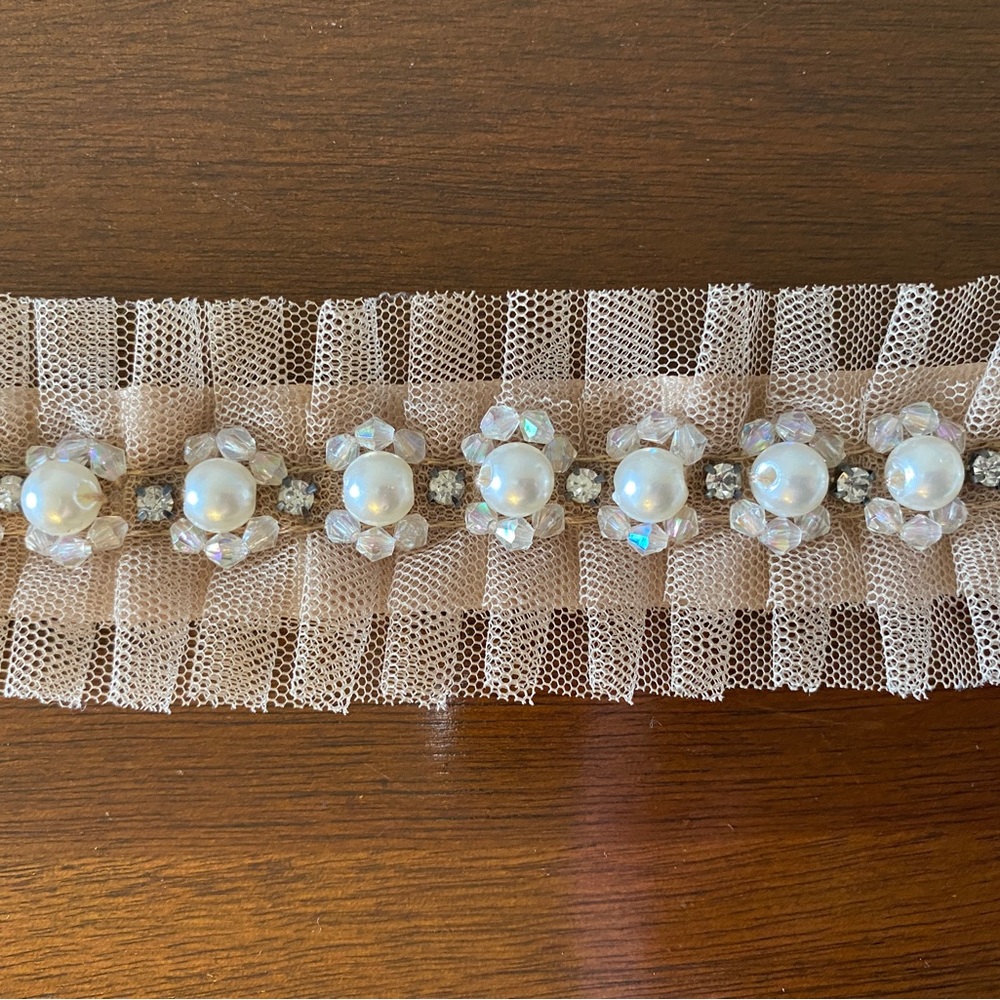NWOT Tulle Choker Necklace with Faux Pearls and Sparkles